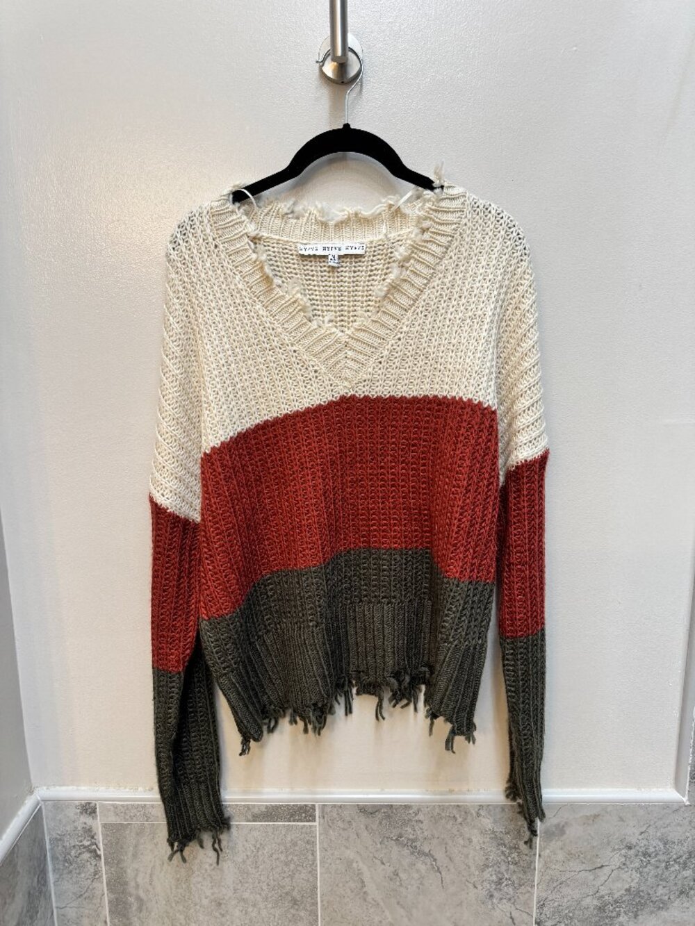 HYFVE Womens Colorblock Distressed Knit Sweater Cream Rust Olive V Neck Medium